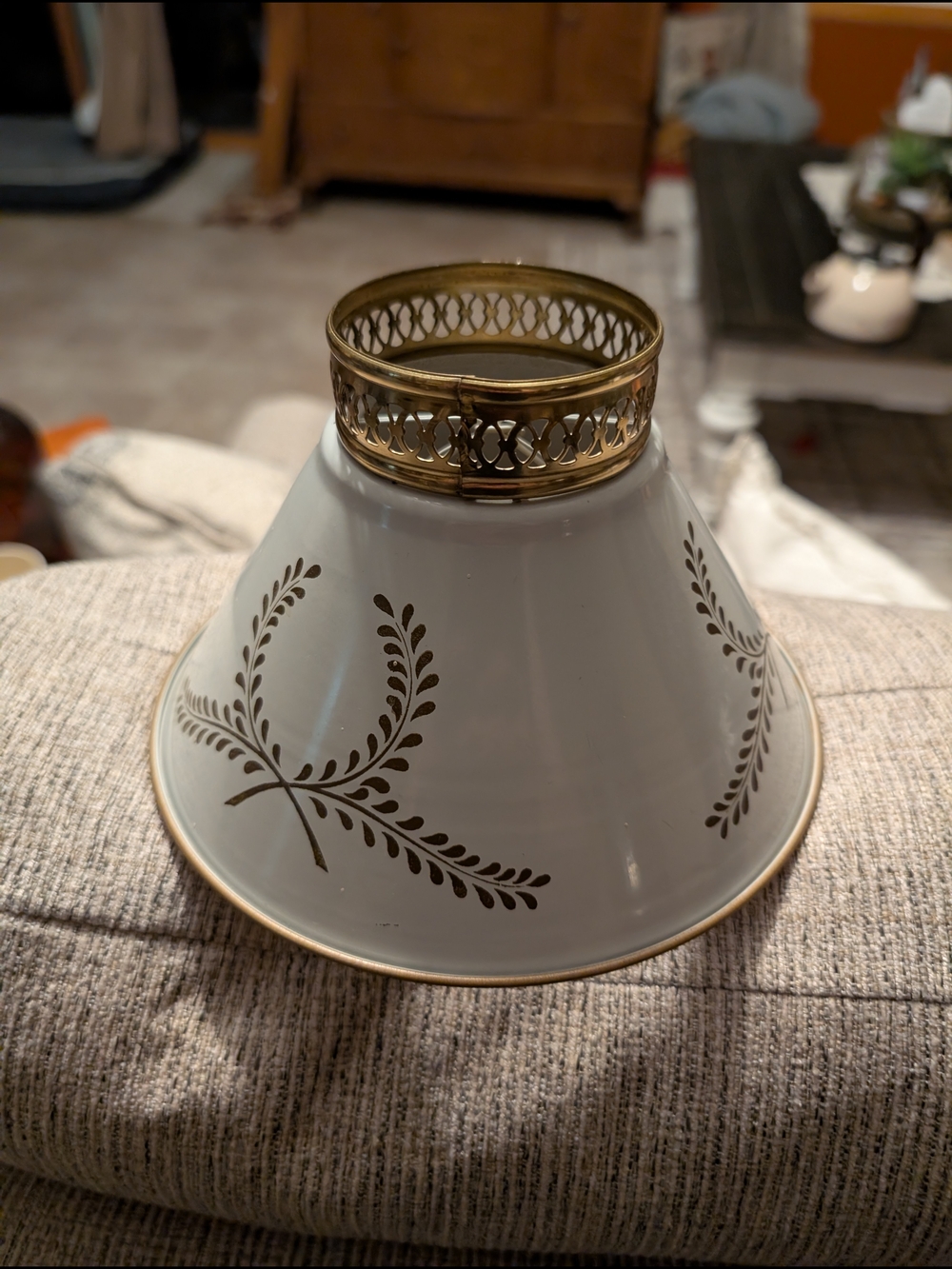 Vintage Toleware Metal Lamp Shade Ivory Brass design Top Bulb Harp Cover Clip On